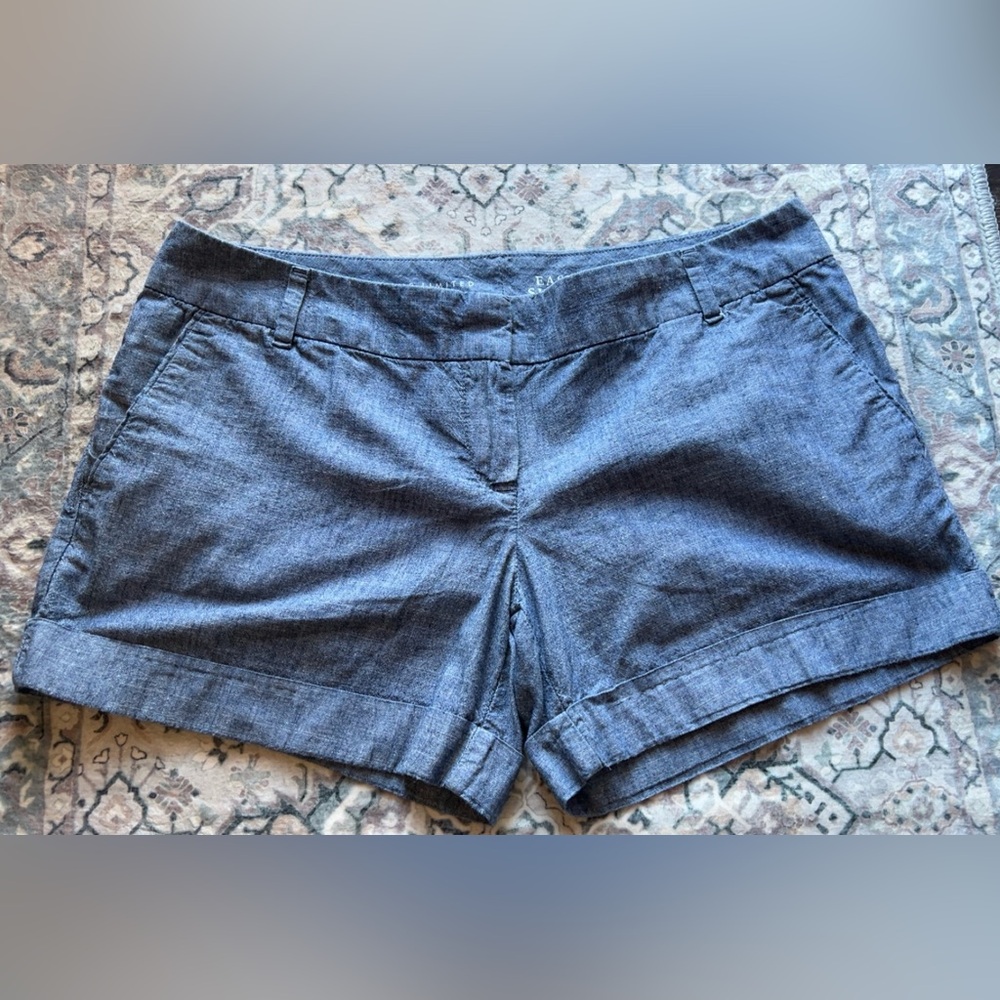 Women's Limited Blue Linen Shorts, size 8